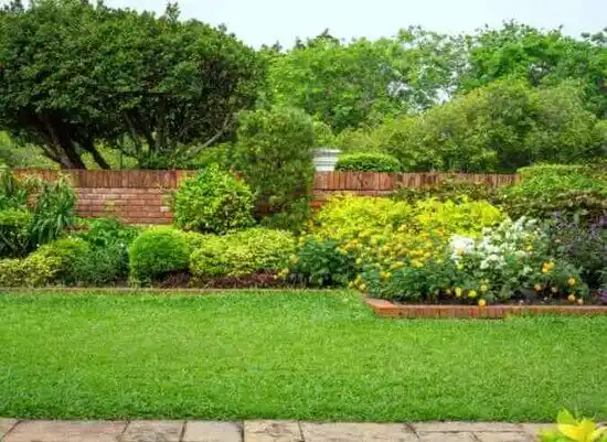 landscaping services Uhrichsville